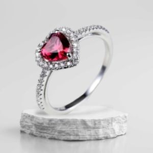 925 Sterling Silver Red Love Shaped Faux Gemstone Wedding Ring.
